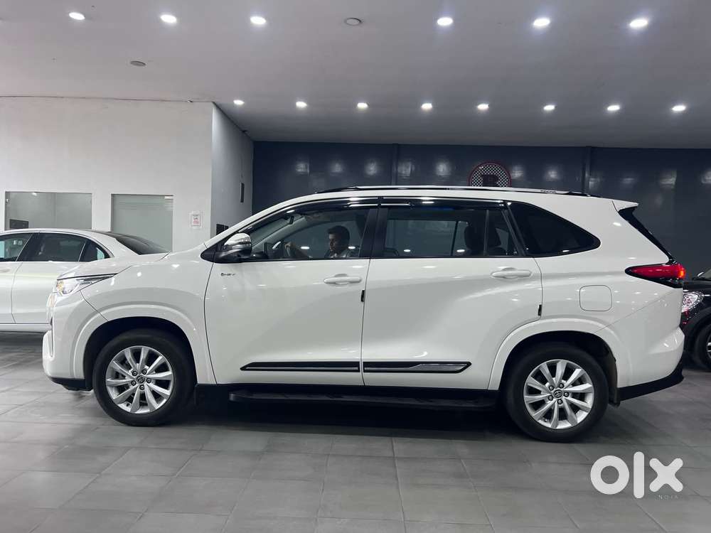 Toyota Innova Hycross 2.0 Vx (o) Hybrid 7 Str, 2025, Petrol
