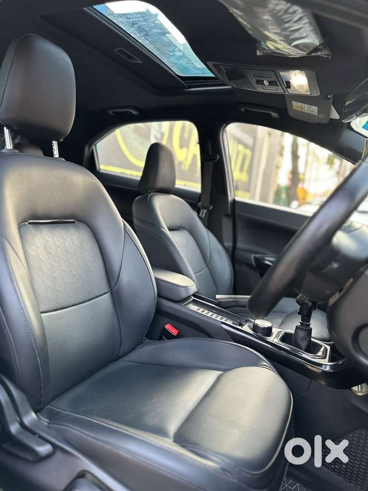 Tata Nexon, 2023, Petrol