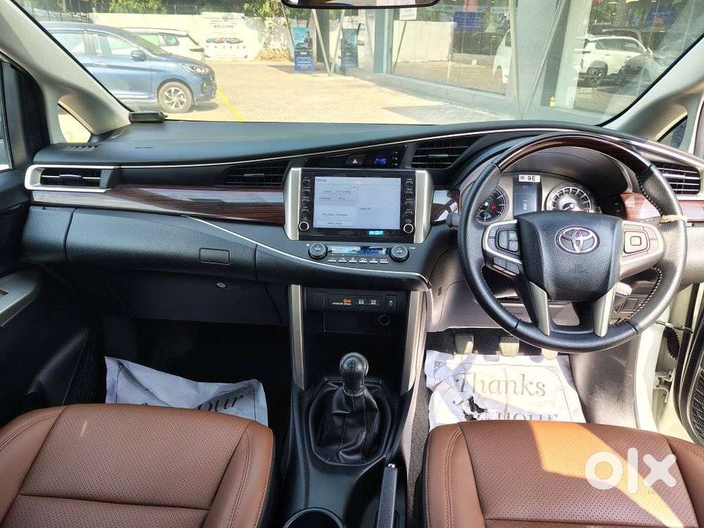 Toyota Innova Crysta 2.7v Mt, 2022, Petrol