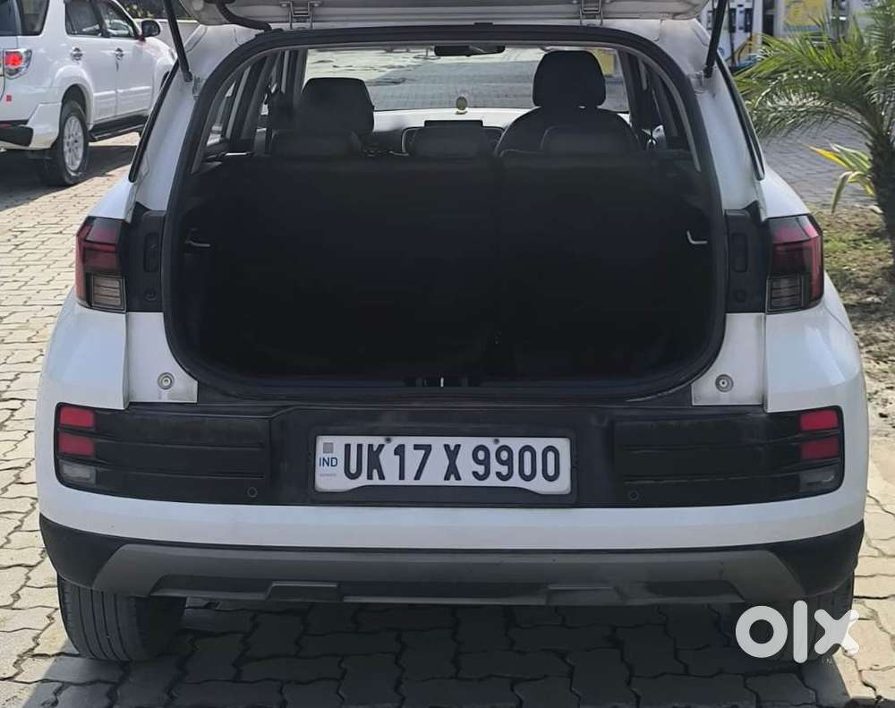 Hyundai Venue 1.2 S (o), 2024, Petrol