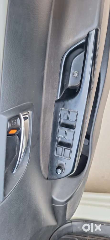 Maruti Suzuki Swift Vxi, 2013, Petrol