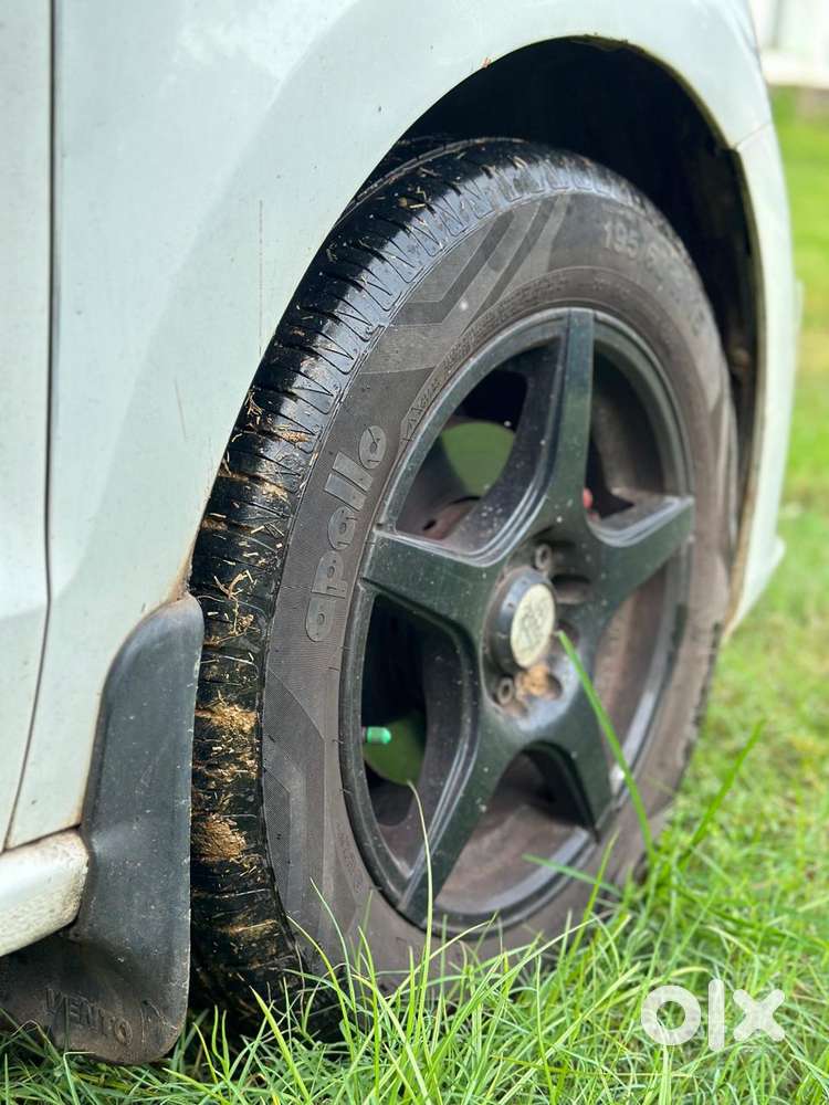 Volkswagen Vento 2010-2013 Petrol Highline, 2011, Petrol