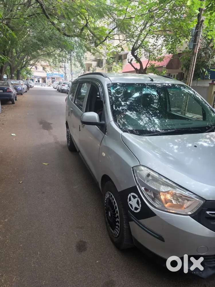 Renault Lodgy Diesel 2015 Rxl Dci 85psi 5th Owner In Good Condition.