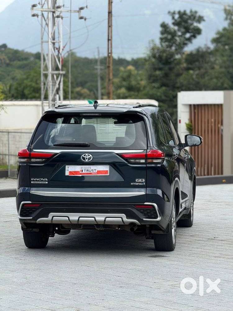 Toyota Innova Hycross 2.0 Zx (o) Hybrid 7 Str, 2025, Petrol
