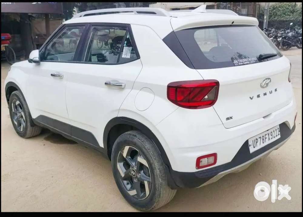 With Sunroof, Wirlesh Charging, Awesome Condition Car