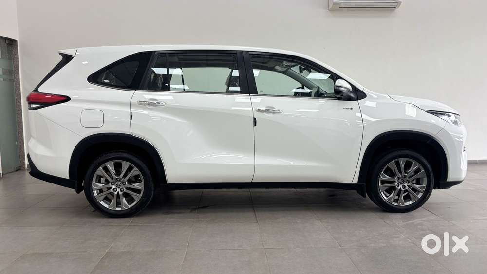 Toyota Innova Hycross 2.0 Zx (o) Hybrid 7 Str, 2025, Petrol