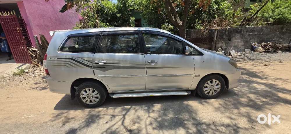Toyota Innova 2010 Diesel Well Maintained