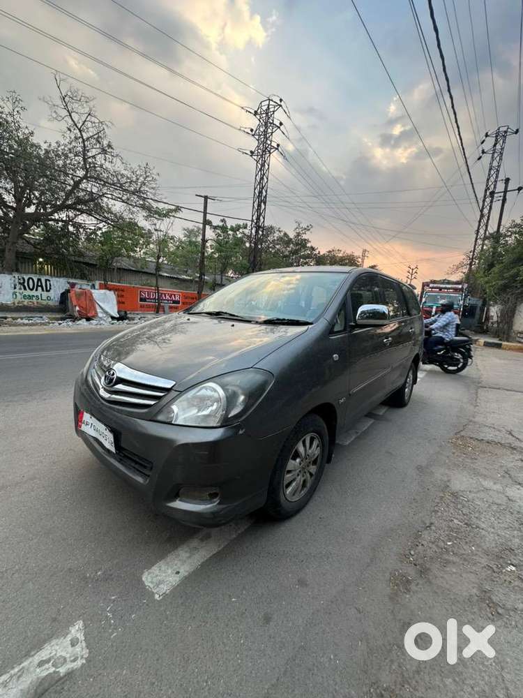 Toyota Innova 2011 Diesel Well Maintained