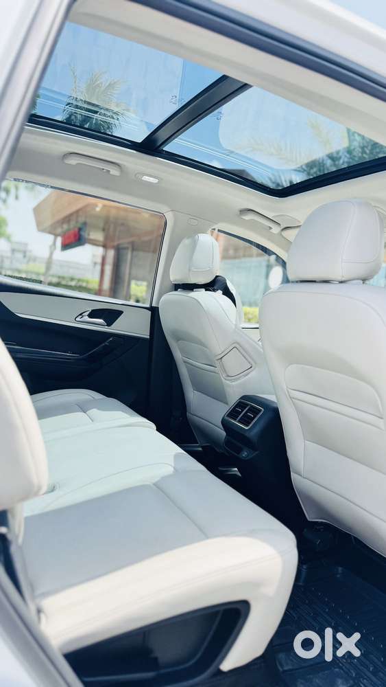 Mahindra Xuv700 2.2 Ax 7 Diesel At Luxury Pack Str, 2025, Diesel