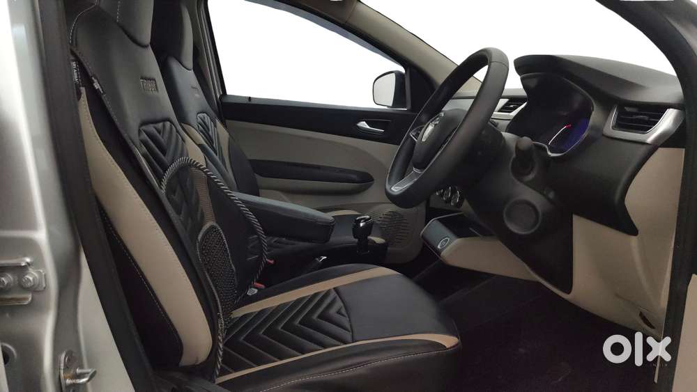 Renault Triber Rxz, 2024, Petrol