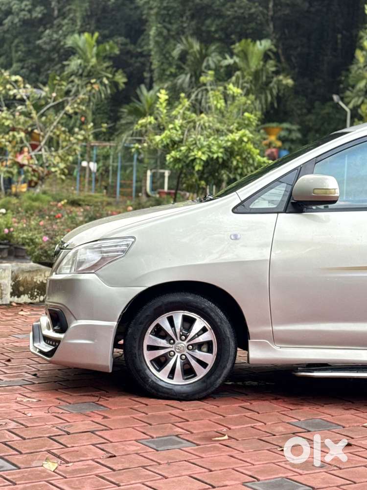 Toyota Innova 2.5 Z Diesel 7 Seater Bs Iv, 2015, Electric