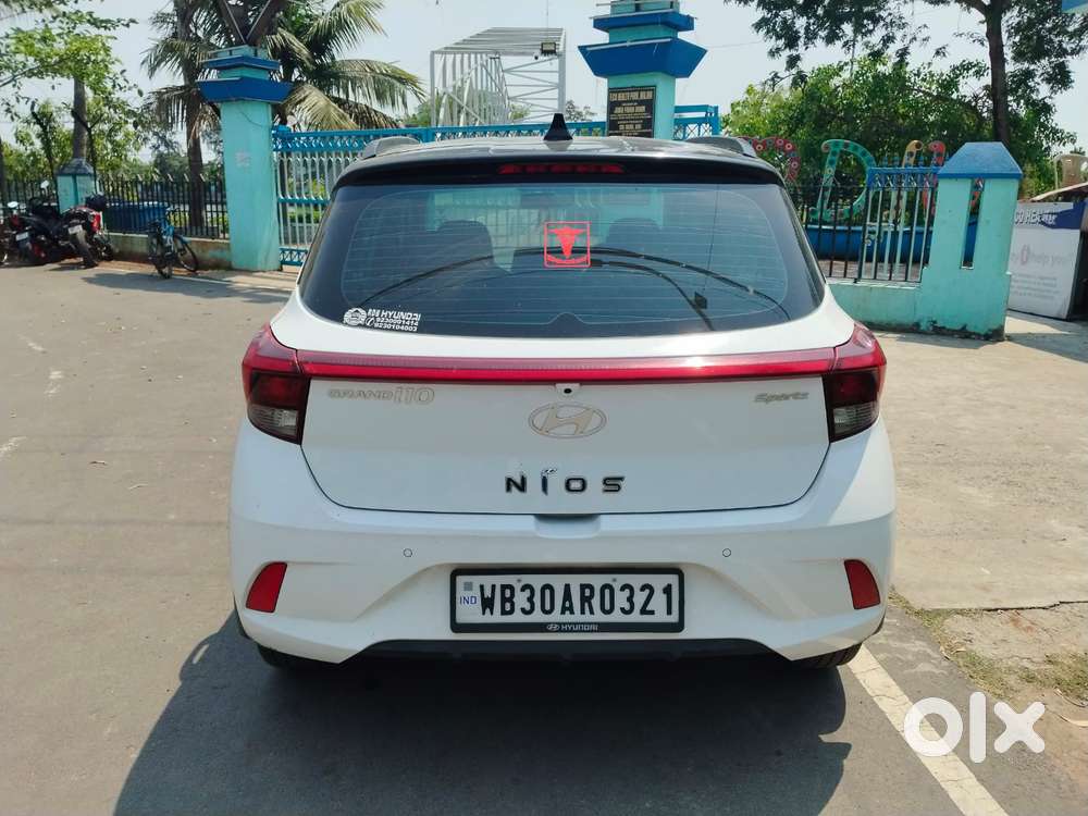 Hyundai Grand I10 Nios Sportz Mt Dual Tone, 2024, Petrol