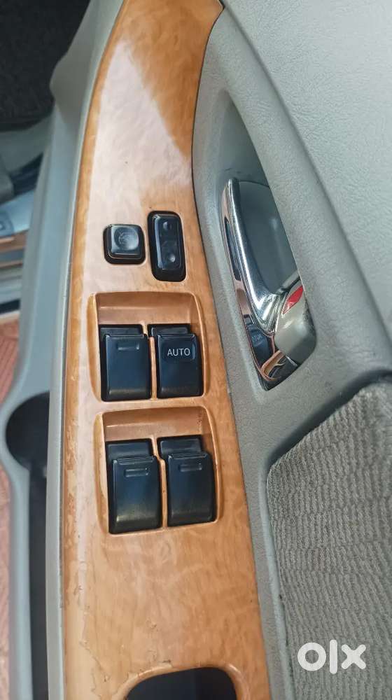 Toyota Innova 2.5 V Diesel 2011 Car For Sale