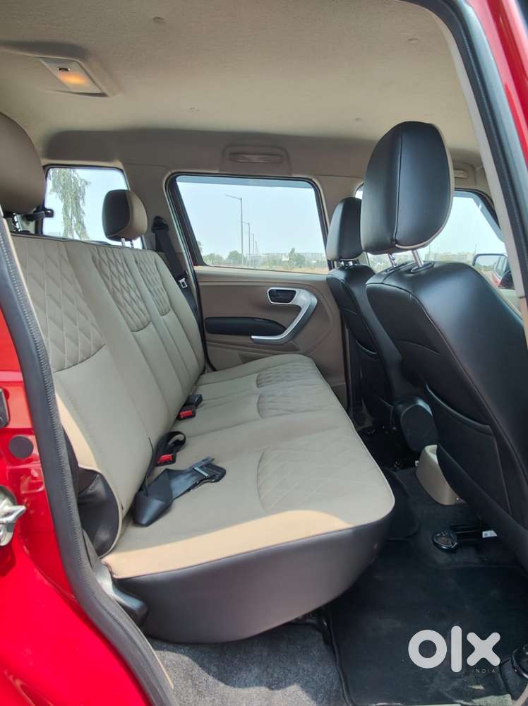 Mahindra Tuv 300 T10 Dual Tone, 2018, Diesel