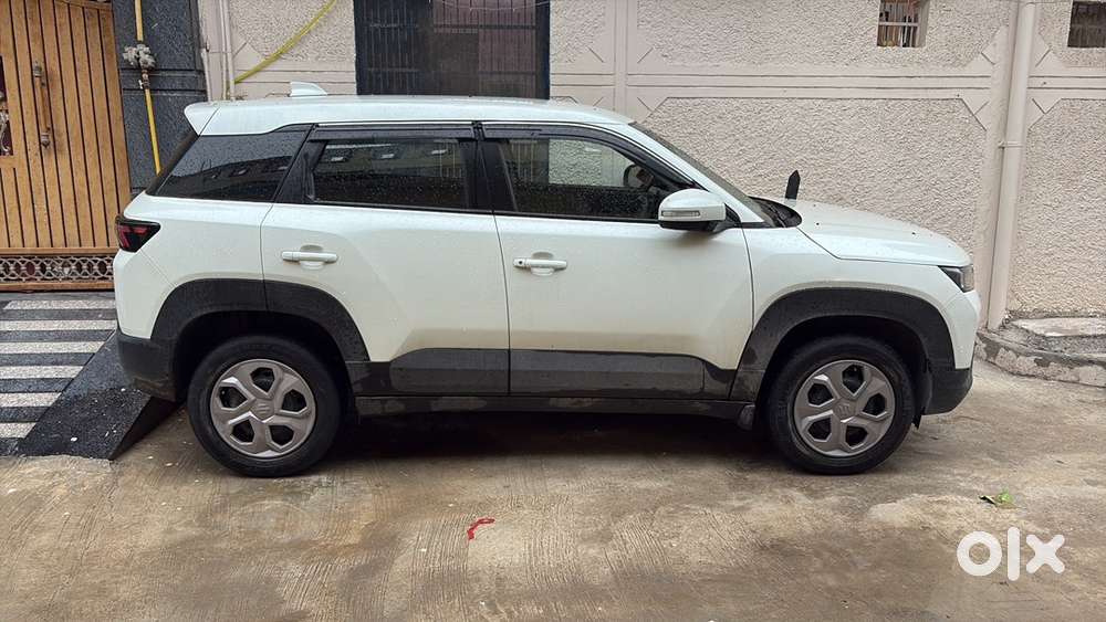 Maruti Suzuki Brezza Lxi 2024 October Single Handed 30000 Km