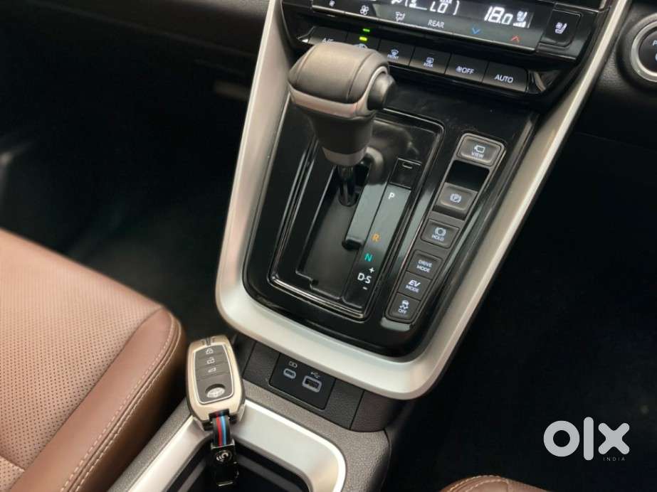 Toyota Innova Hycross 2.0 Zx (o) Hybrid 7 Str, 2024, Petrol