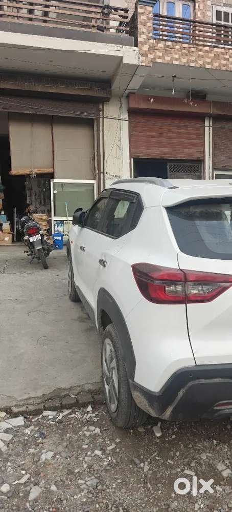 Nissan Magnite Kuro 2025 Petrol 1st