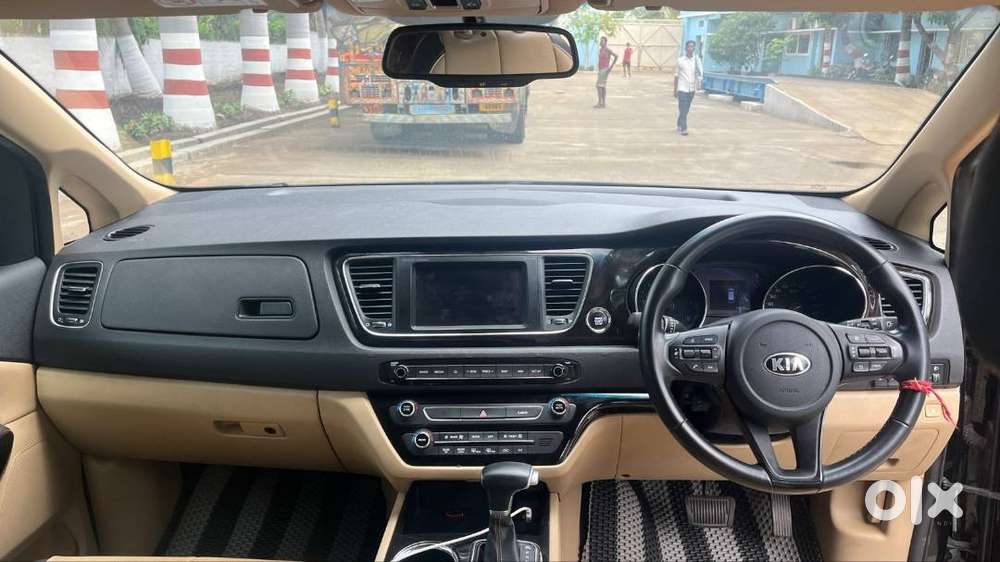 Kia Carnival 7 Seater Limousine