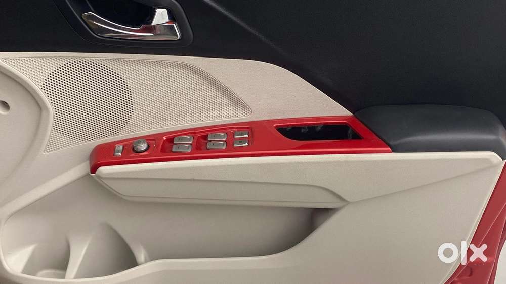 Mahindra Xuv300 W8, 2021, Petrol