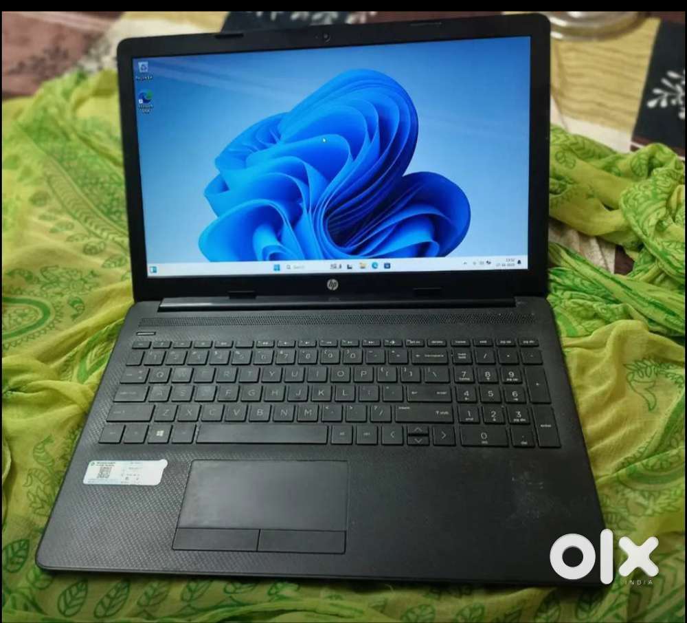 Hp ryzen 5 8gb ram 4gb radeon graphics 512 ssd
