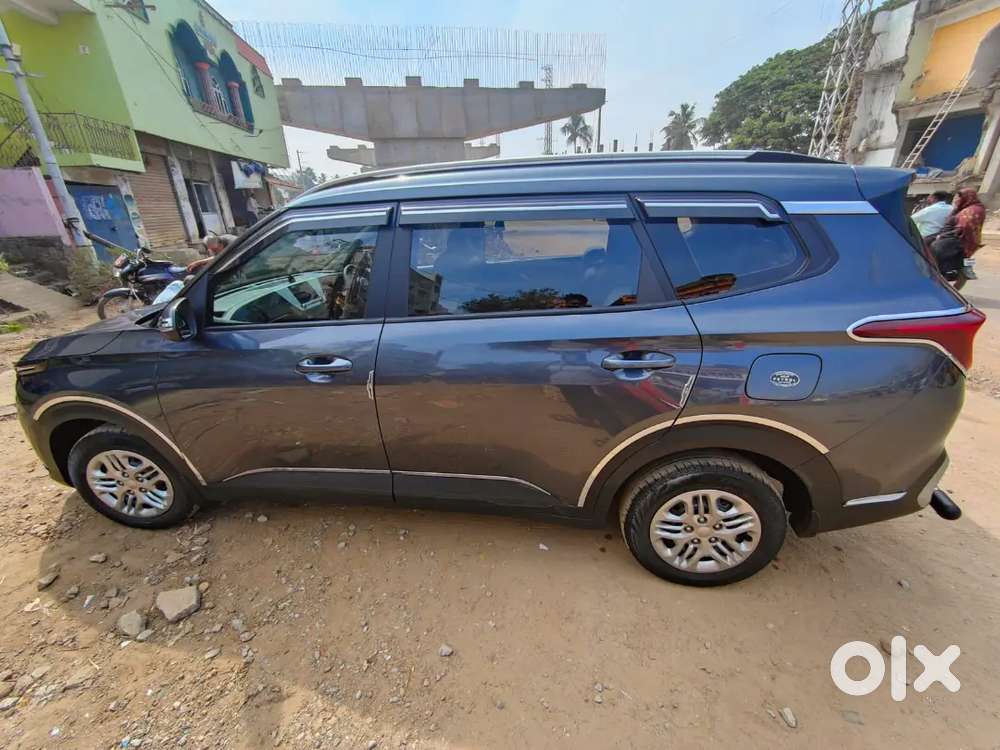 Kia Carens 2024 Petrol Well Maintained