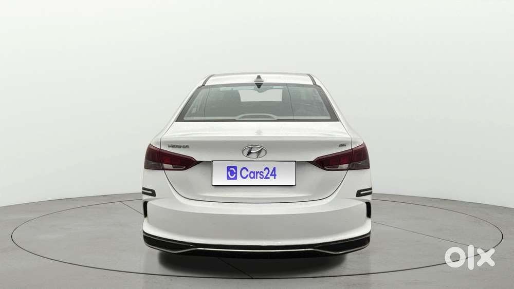 Hyundai Verna 1.5 Sx (o) Vtvt Ivt, 2022, Petrol
