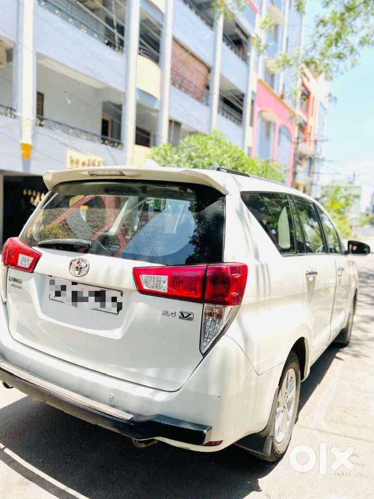 Toyota Innova Crysta 2.4 V 8 Str, 2016, Diesel