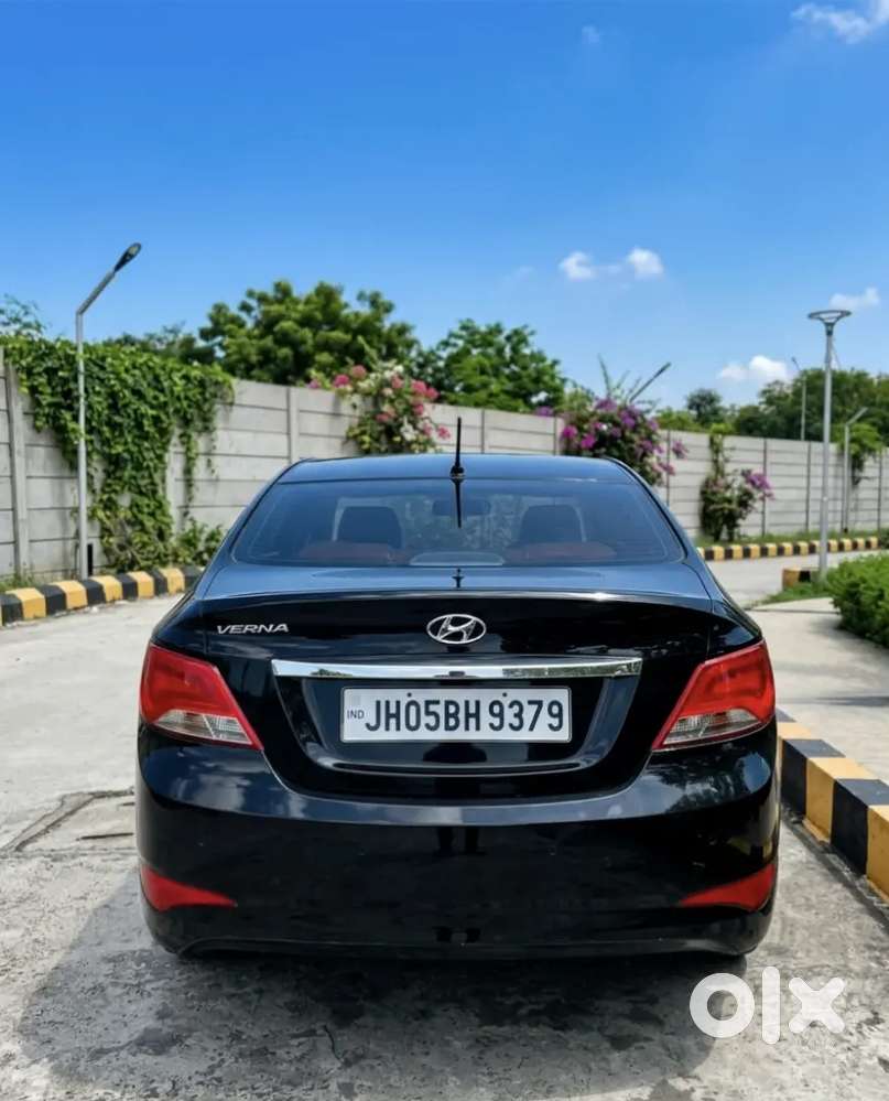 Hyundai Verna – Midnight Black (diesel, Top Model