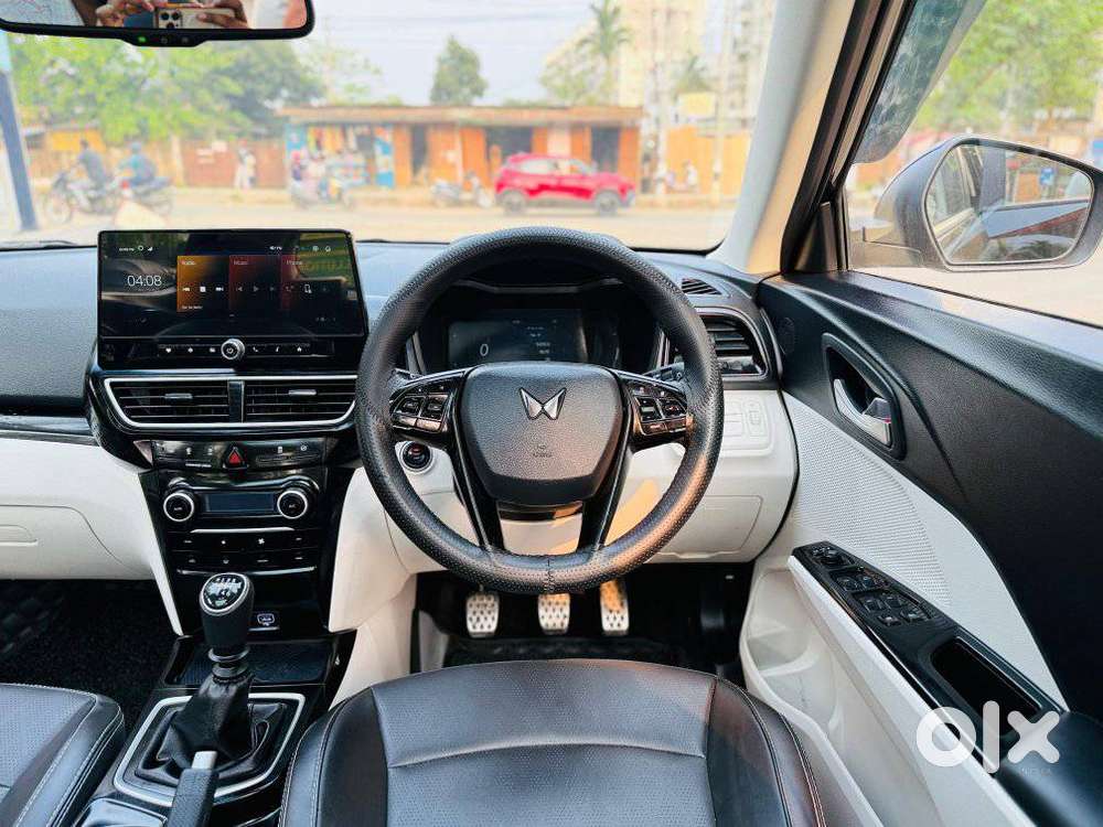 Mahindra Xuv 3xo Ax5 Pm Mt, 2026, Petrol