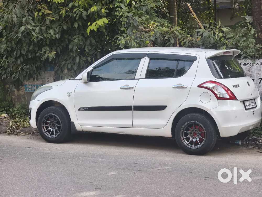 Maruti Suzuki Swift Lxi 2017