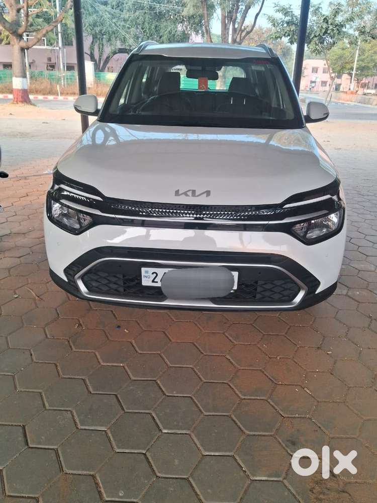 Kia Carens 2024 Petrol Well Maintained