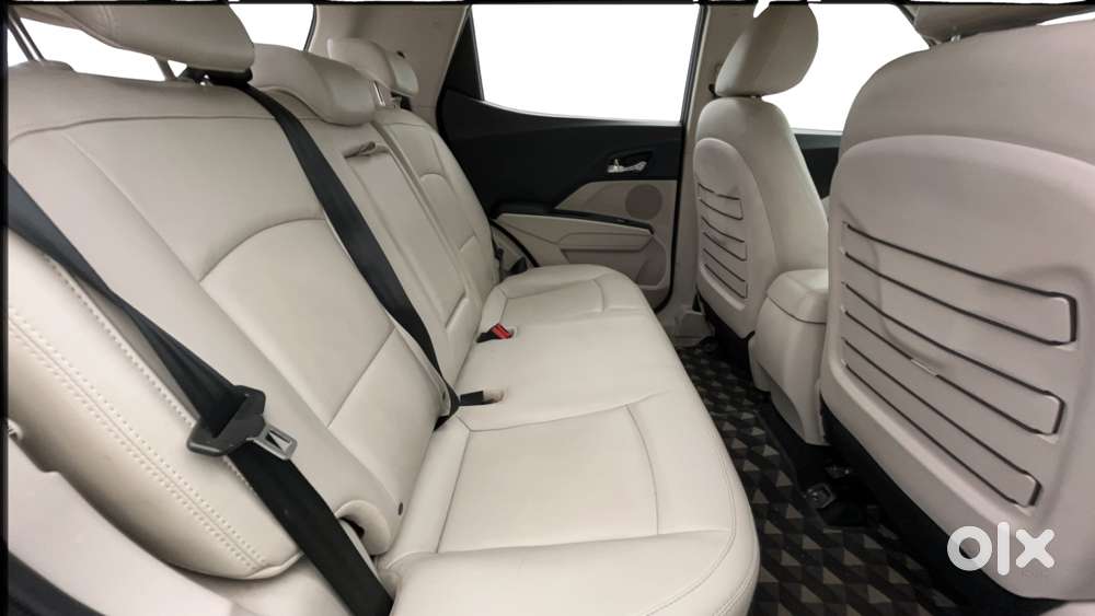 Mahindra Xuv300 1.2 W8 (o) Amt Petrol, 2021, Petrol