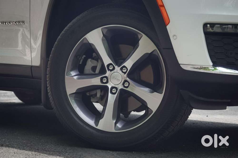 Jeep Grand Cherokee Limited (o) 4x4 At, 2023, Petrol