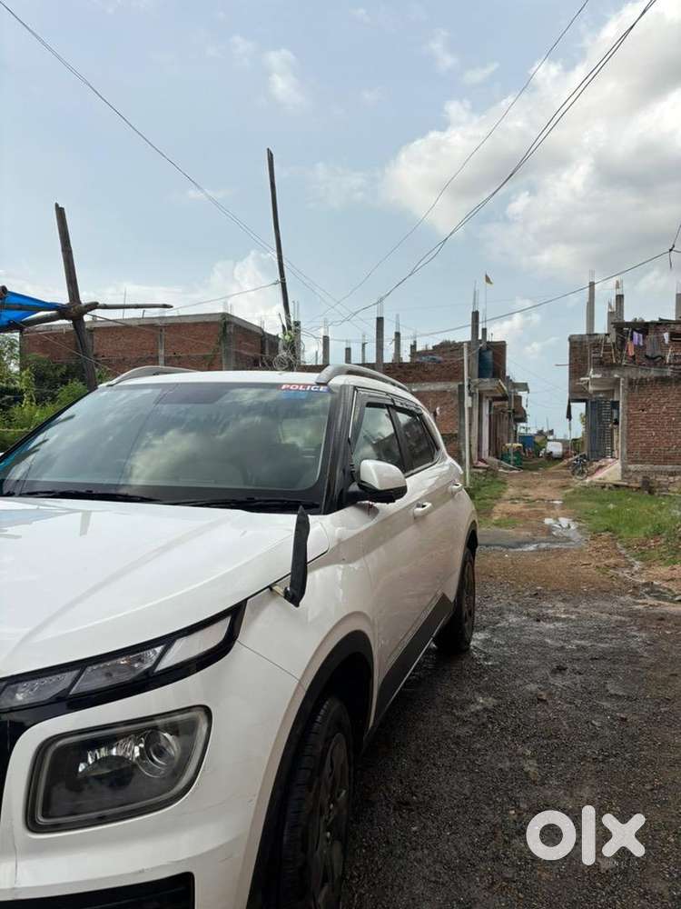 Hyundai Venue 2024 Petrol Well Maintained