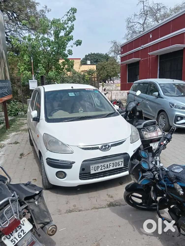 न्यू टायर न्यू बैटरी एलईडी है Ac चालू 2030  गुड कंडीशन कोई कमी नहीं