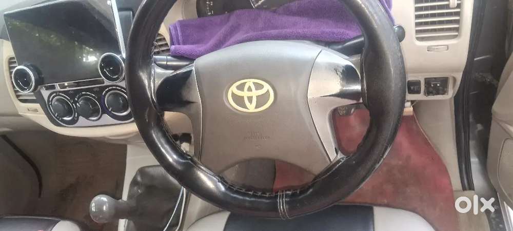 Toyota Innova 7+1 Yellow Board.\ Frant 2 Tyre New, Back J K