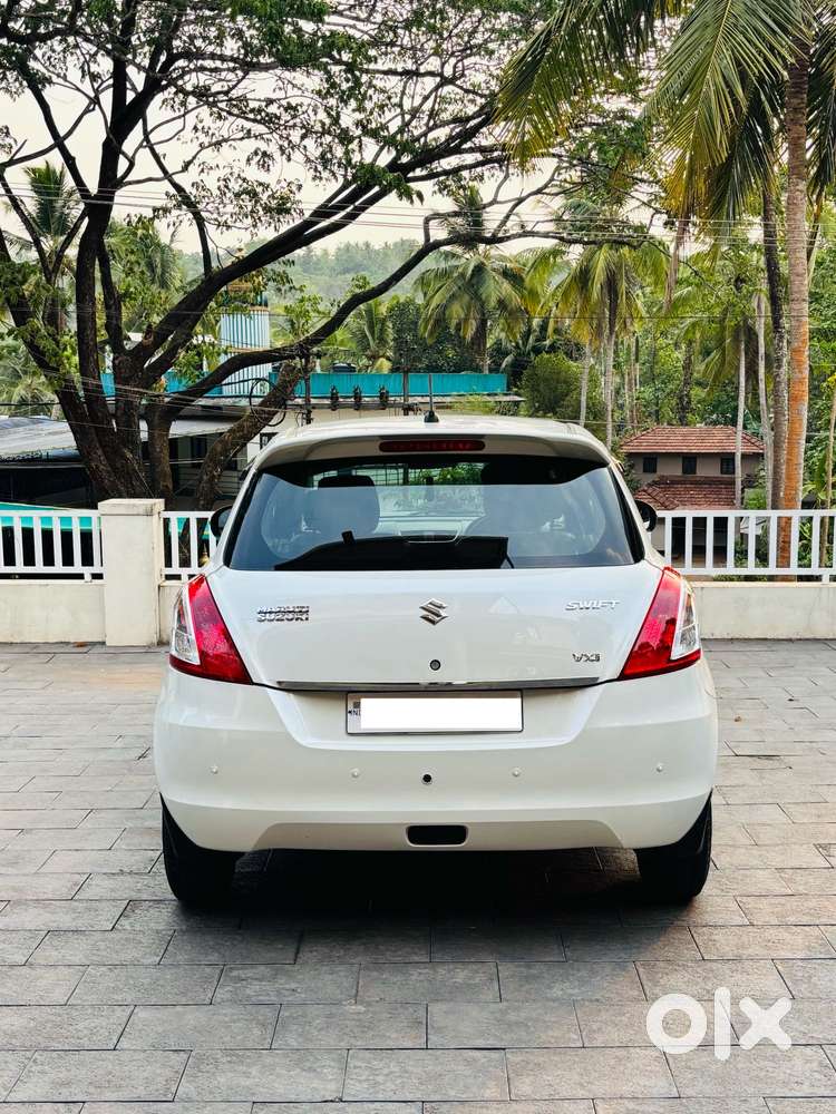 Maruti Suzuki Swift Vxi + Manual, 2017, Petrol