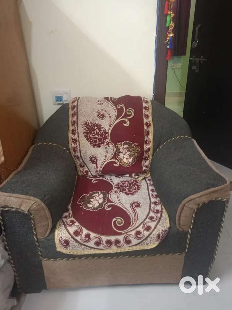 Sofa and center table