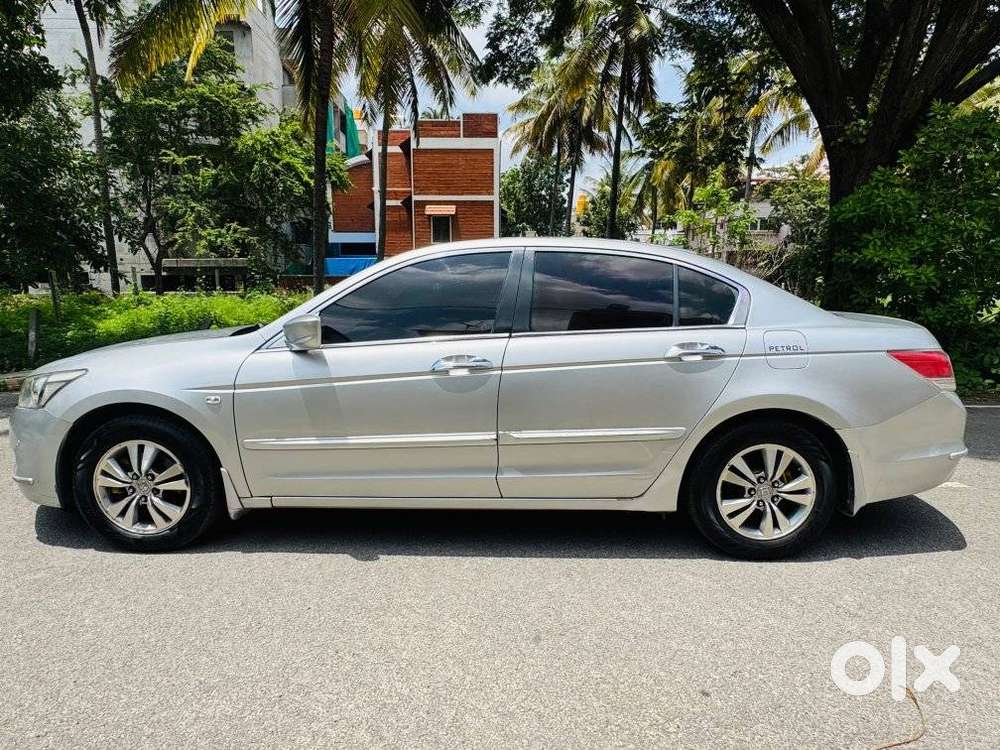 Honda Accord 2.4 Elegance Manual, 2010, Petrol
