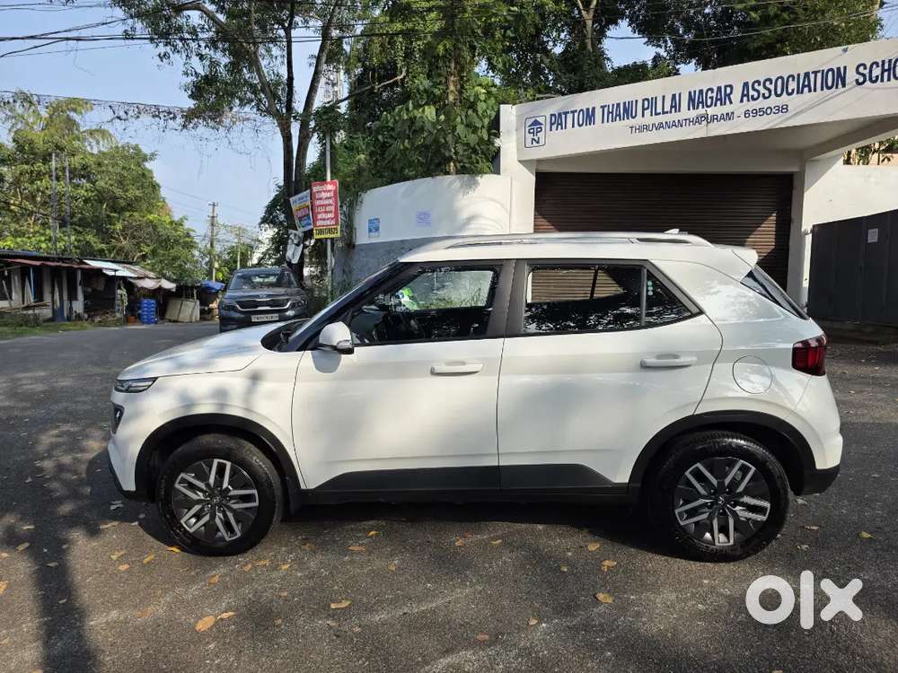 Well Maintained Hyundai Venue 2022 Turbo Petrol Under Company Warranty