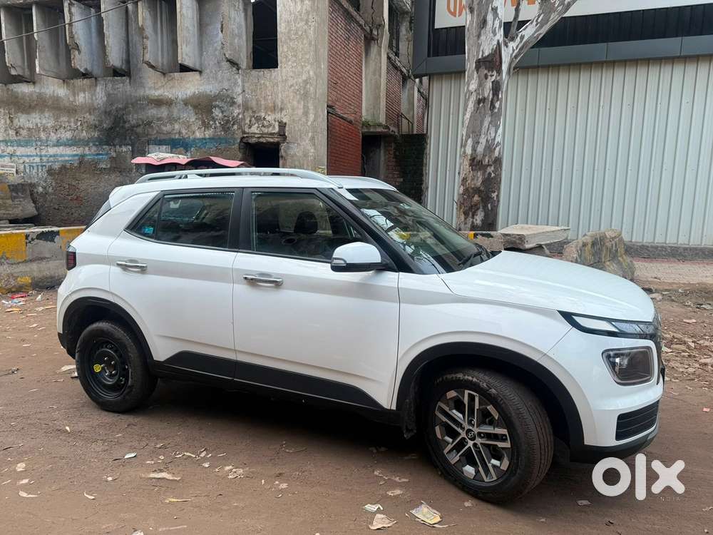 Hyundai Venue Petrol 2025