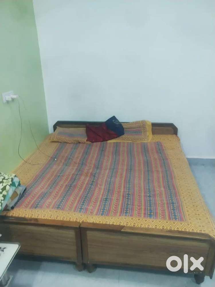 Double bed with cotton mattress free