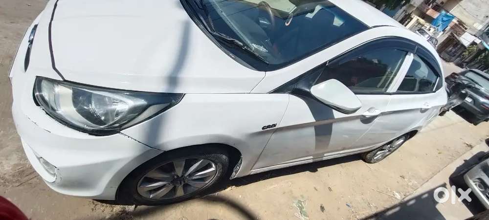 Hyundai Fluidic Verna 2012
