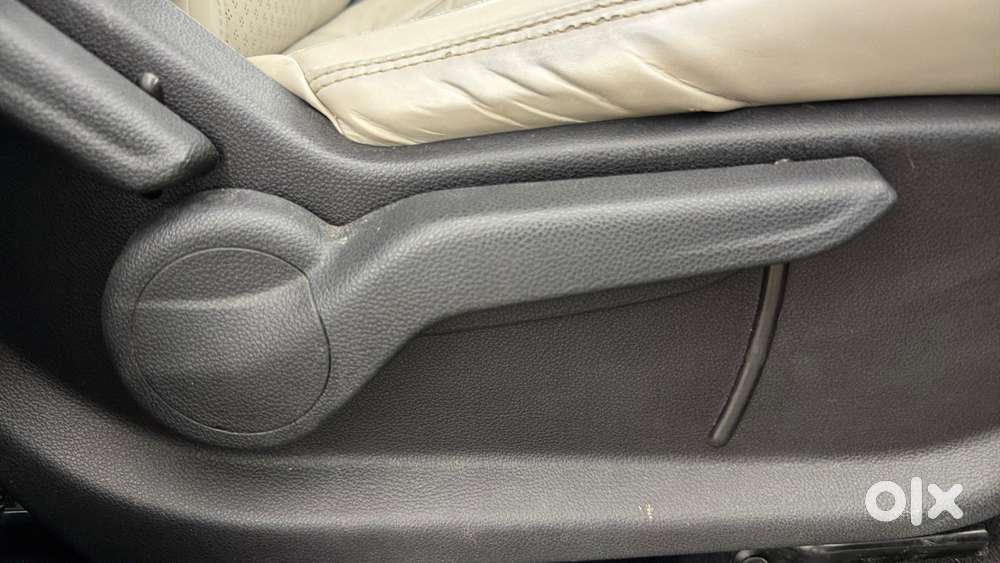 Mahindra Xuv700 2.0 Ax 5 Petrol Mt 7 Str, 2023, Petrol
