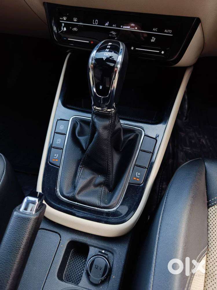 Skoda Slavia Style 1.0l Tsi At, 2023, Petrol