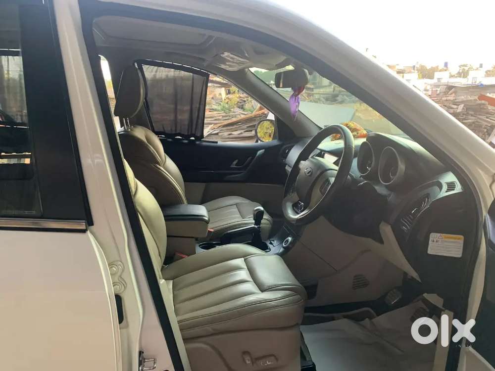 Mahindra Xuv500 2017 Diesel Manual Pearl White Top Model