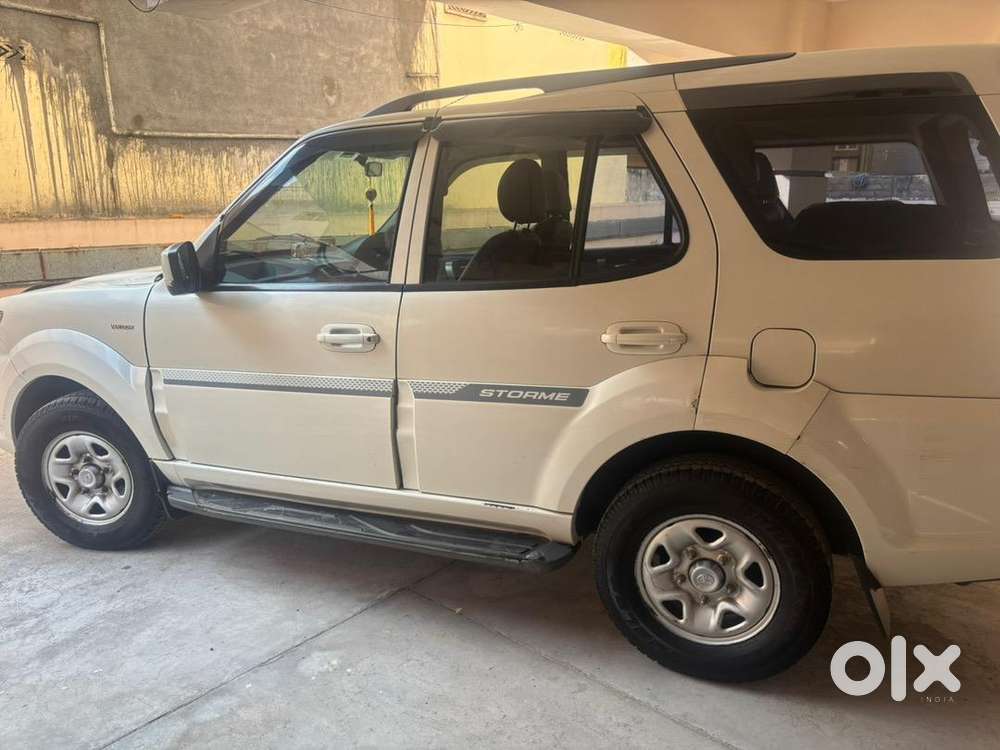 Tata Safari Storme 2017 Diesel 102000 Km Driven