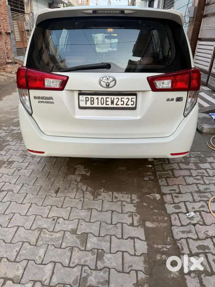 Toyota Innova Crysta 2016 Diesel 160000 Km Driven White Colour