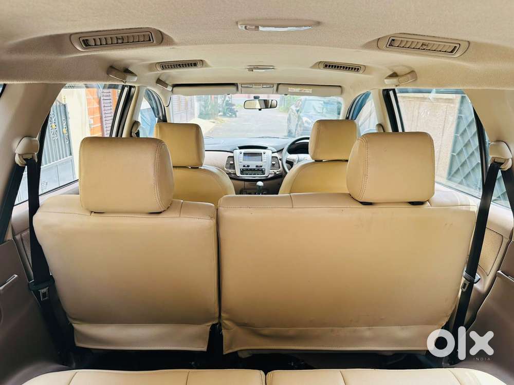 Toyota Innova 2.5 Vx 8 Seater Bs Iv, 2015, Diesel