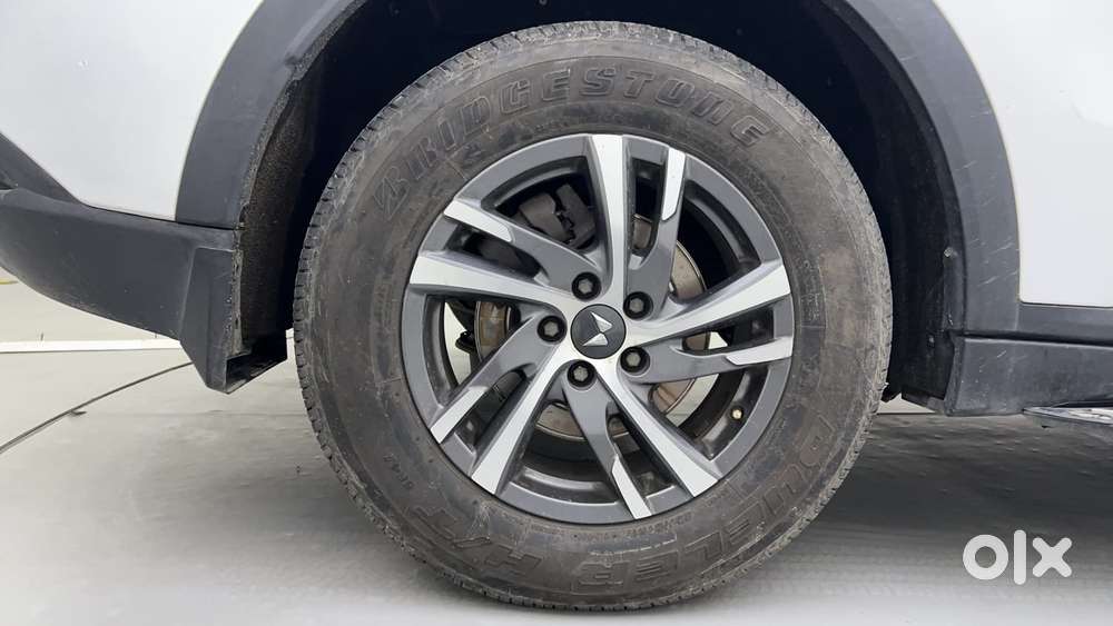 Mahindra Xuv700 2.2 Ax 5 Diesel At Str, 2023, Diesel